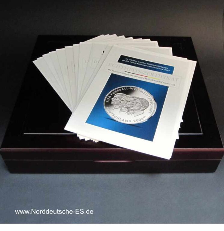 Sammelbox mit 12 Silber-Gedenkprägung FIFA WM 2006 mit Zertifikat